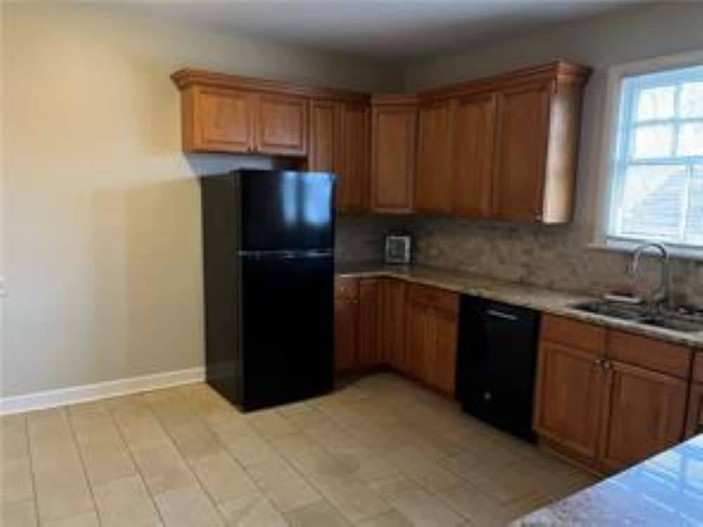 Kitchen - 700 Florida Blvd