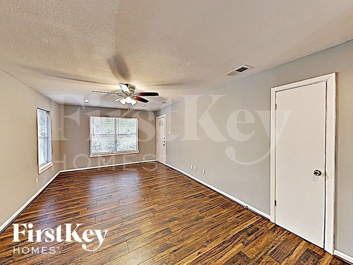 Building Photo - 626 Warren St