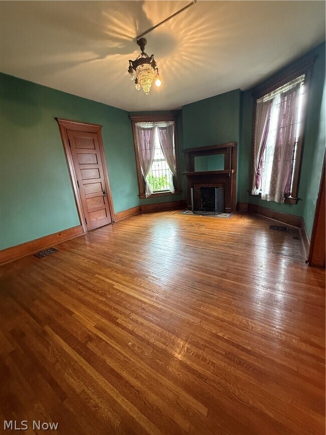 Building Photo - 932 Maple Ave