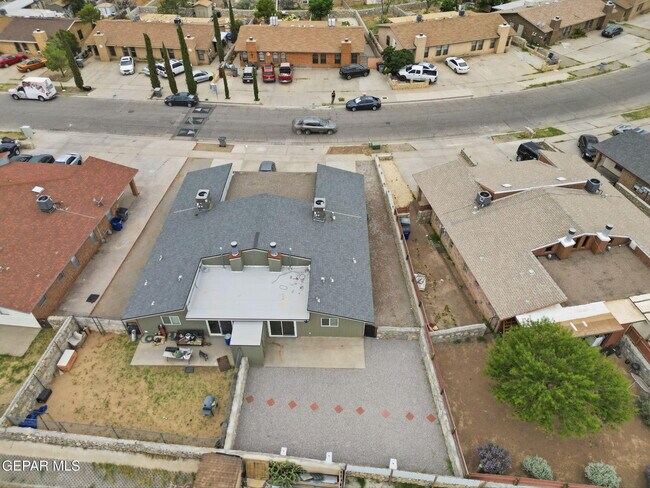 Building Photo - 3540 E Glen Dr