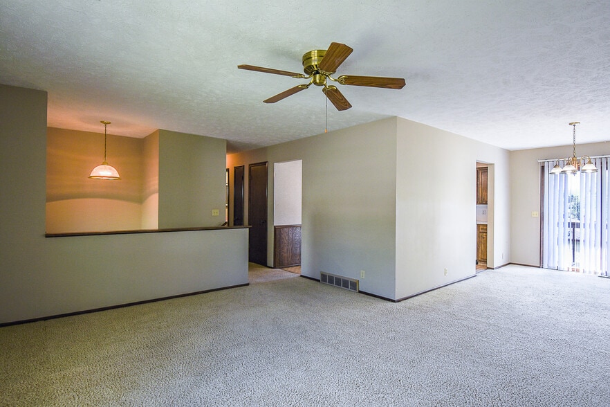 Building Photo - 10205 T Cir