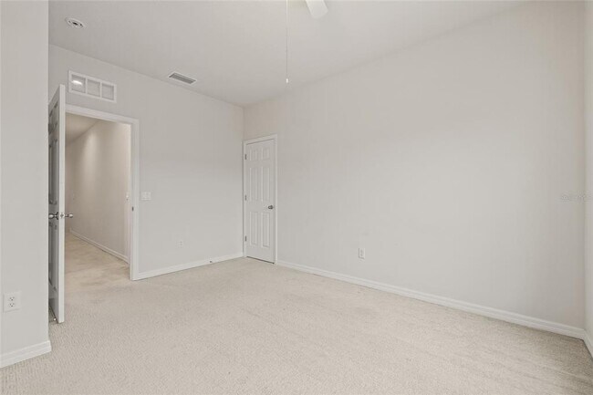 Building Photo - 1950 Lake Ridge Blvd