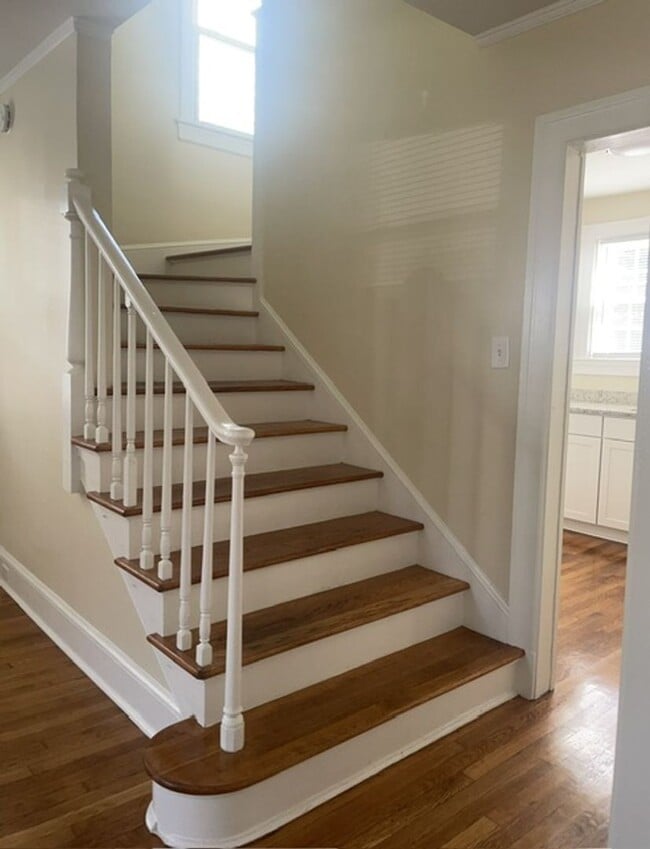 Building Photo - 423 Avondale Dr