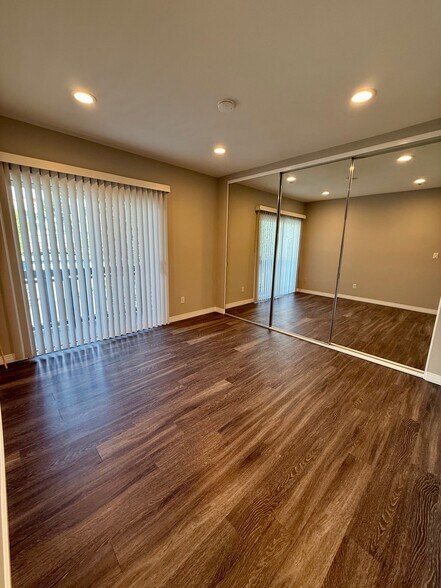 Building Photo - 607 N Irena Ave