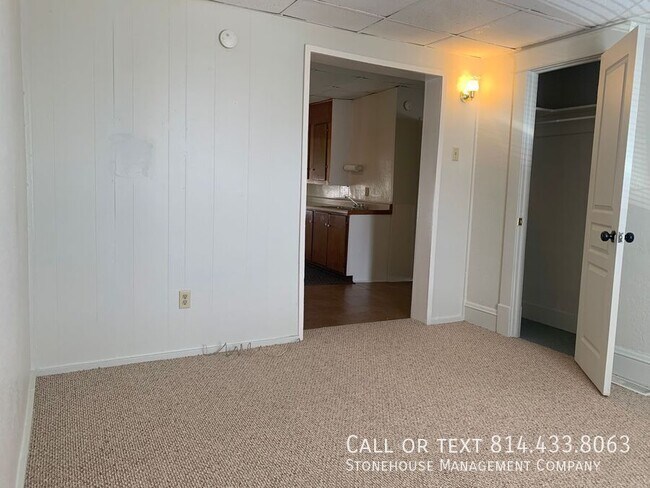 Building Photo - 418 Huron St