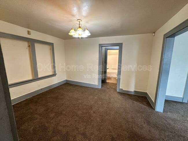 Building Photo - 2114 Glen Ellyn St