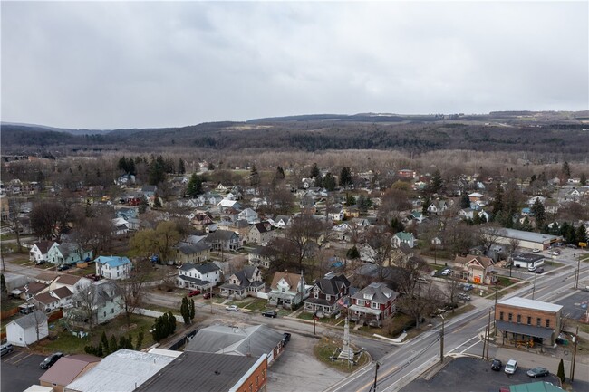 Building Photo - 178 Main St