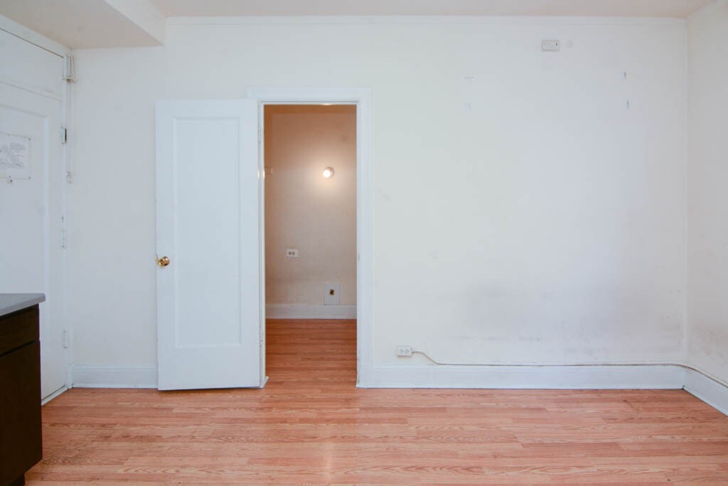 Building Photo - 3335 W Diversey Ave
