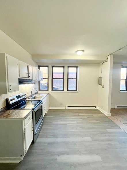 Building Photo - 2700 S Hamlin Ave