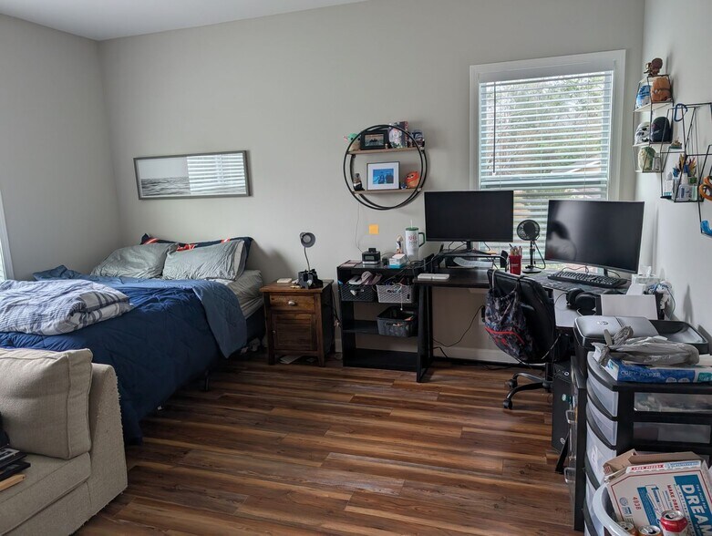 Building Photo - 238 Summerhill