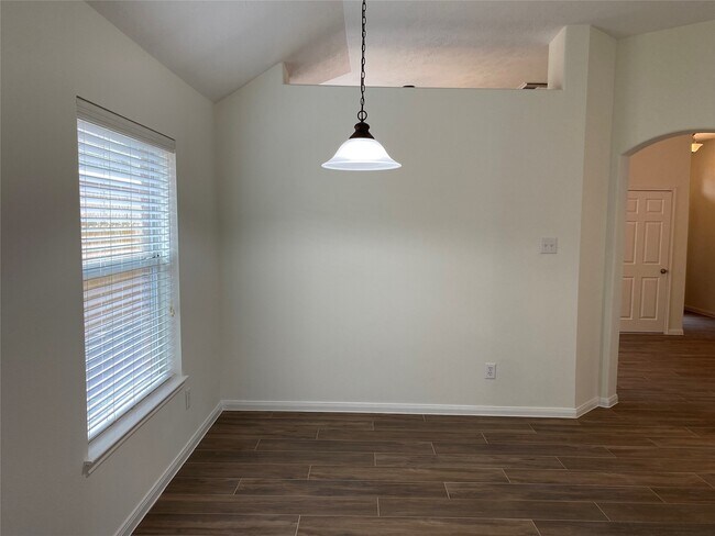 Building Photo - 21615 Rose Mill Dr