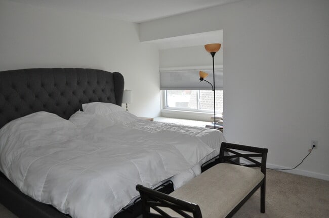 Building Photo - 29 Crocus Ln