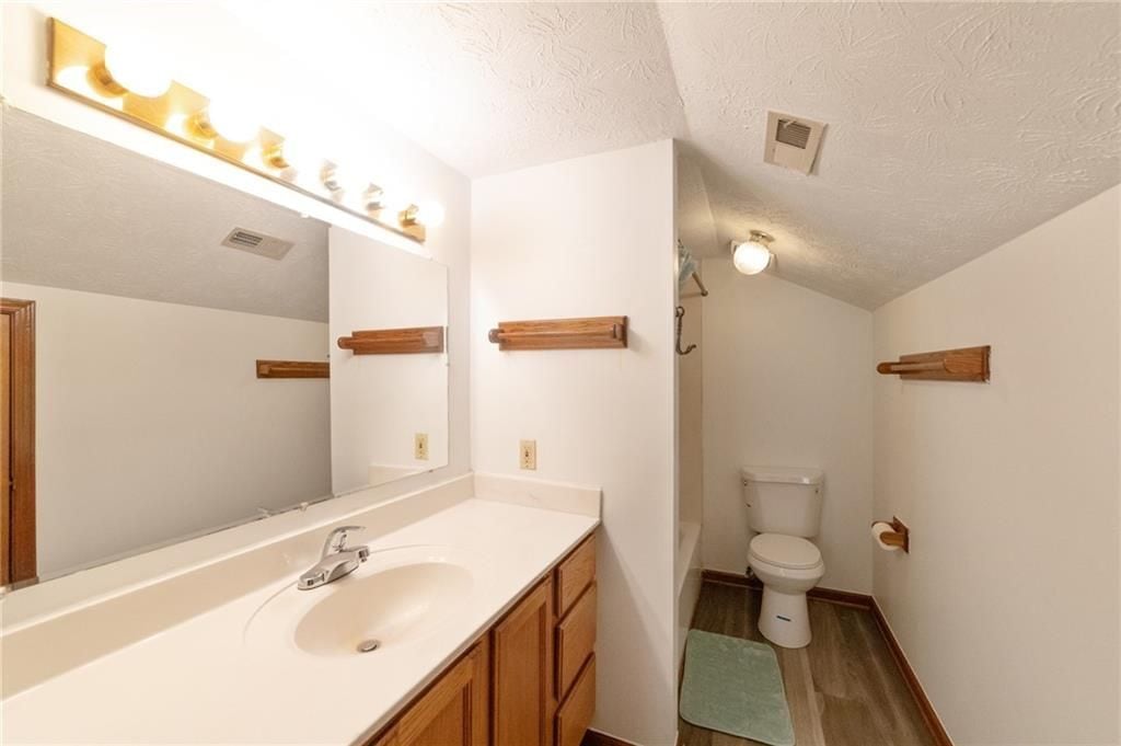 Building Photo - 487 Ravinia Way