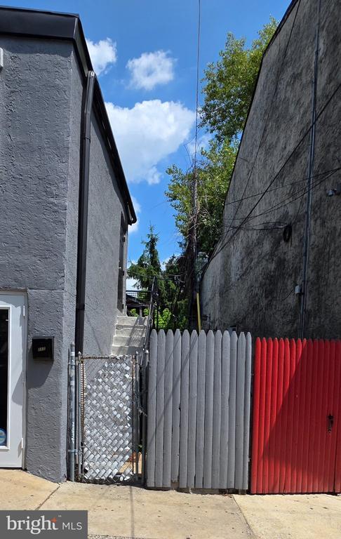 Building Photo - 4338 Cresson St