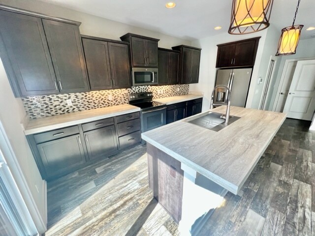 Building Photo - 613 Criterion Way