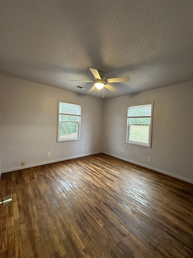Building Photo - $1,900.00 MOVE-IN-SPECIAL