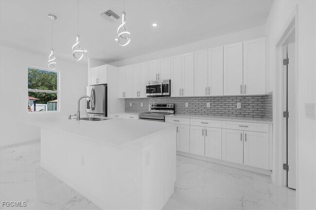 Building Photo - 1508 Hibiscus Ave