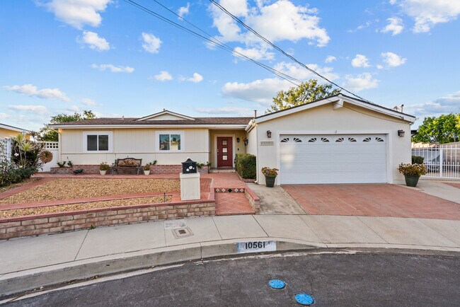 Building Photo - 10561 Alskog St