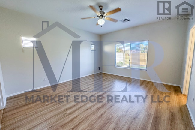 Building Photo - 3Bed/2Bath Home at Cotton Ln/Greenway Rd! $199 MOVE-IN SPECIAL! Ready for Immediate Move-In!