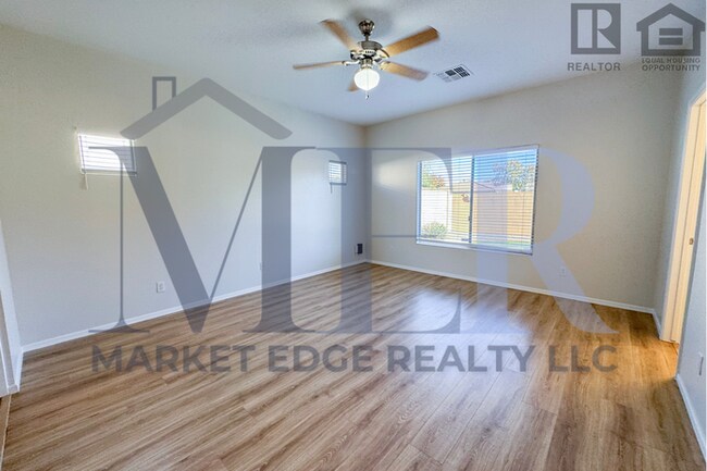 Building Photo - 3Bed/2Bath Home at Cotton Ln/Greenway Rd! $399 MOVE-IN SPECIAL! Ready for Immediate Move-In!