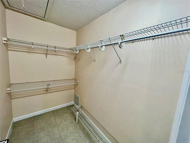 Building Photo - 631 N Orange Ave