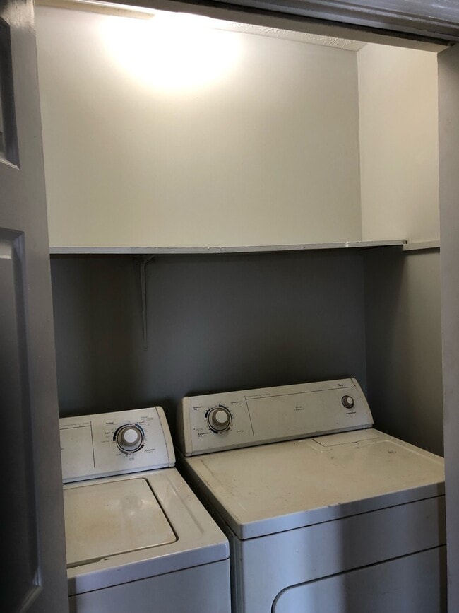 Building Photo - 1050 Scarlett Ln