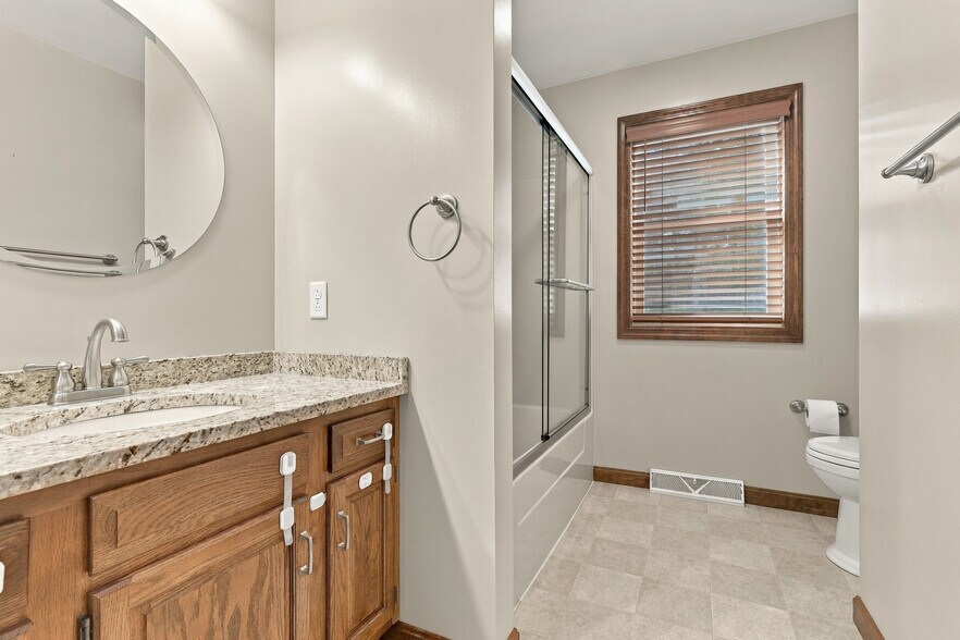 Hall Full Bath - 134 Heldon Dr