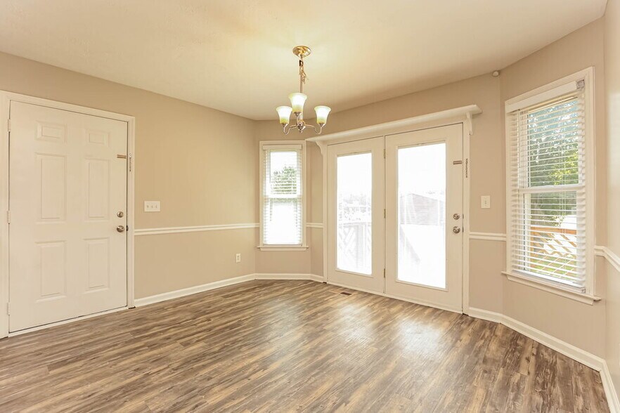 Building Photo - 210 St Lukes Ln