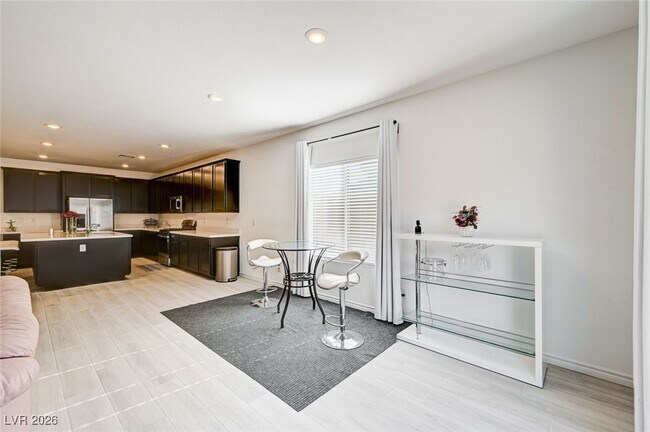 Building Photo - 3791 McLeod Dr