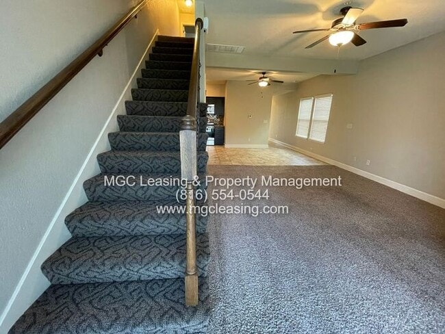 Building Photo - Eagle Creek Townhome - Unlock One Month Free with a May Move-In & 13-Month Lease
