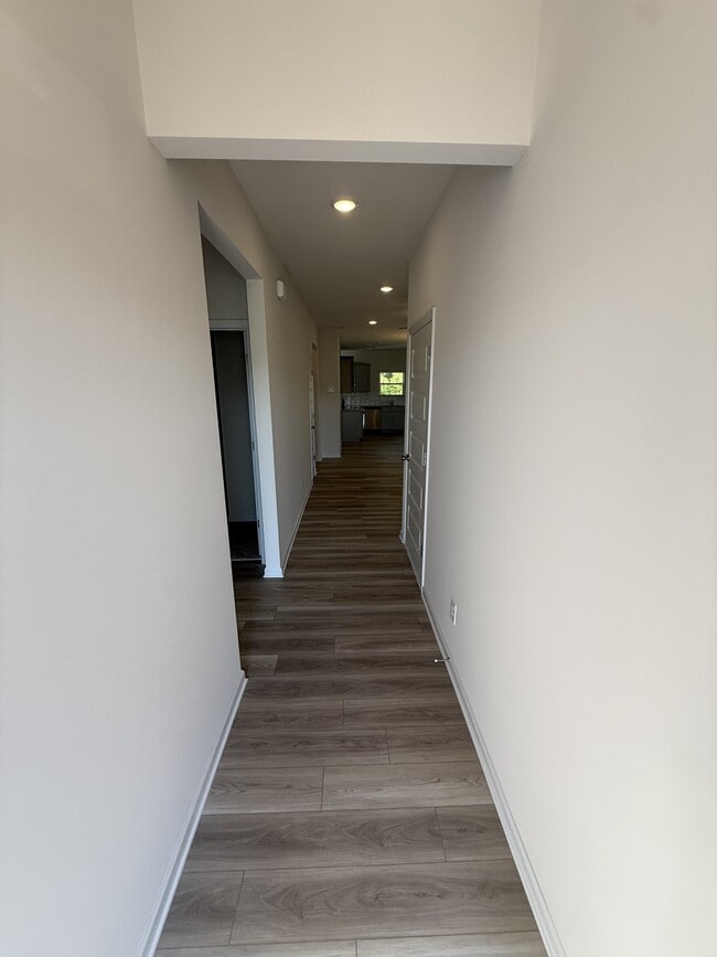 Building Photo - 184 Fair Oak Ln