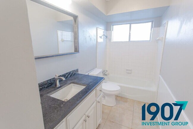 Building Photo - Spacious 4-Bedroom Home in Moore – Stylish Updates & Great Layout!