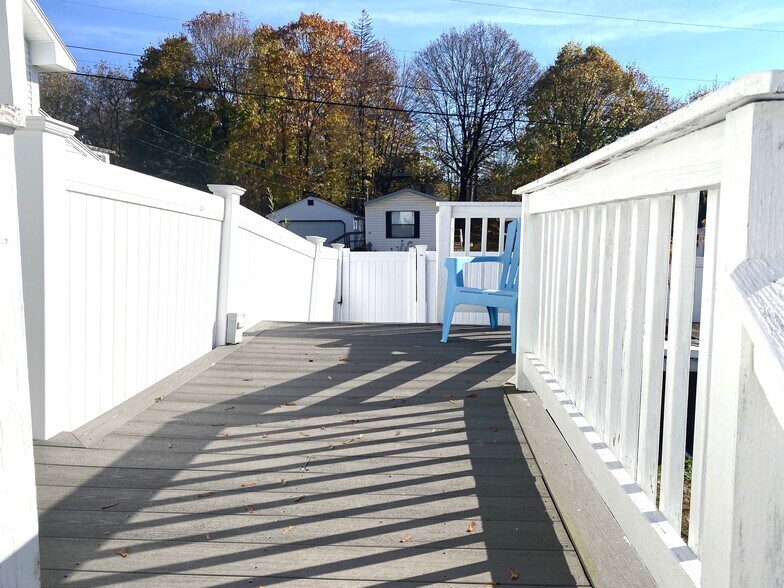 Building Photo - 16 Hillcrest St