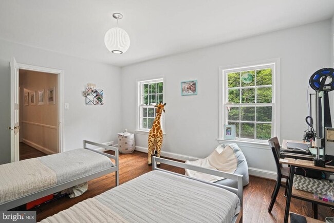 Building Photo - 5320 Albemarle St