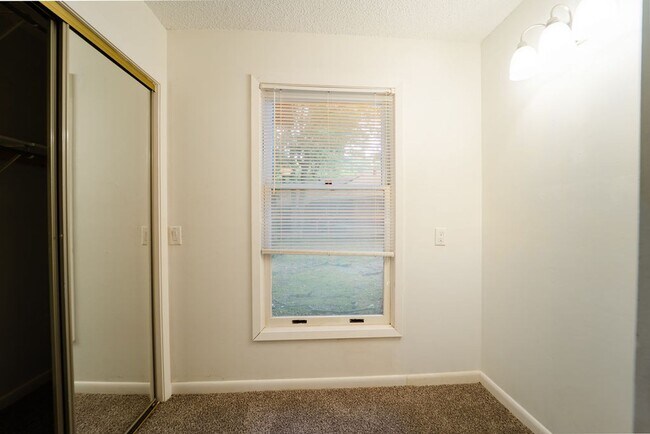 Building Photo - 26 Orantes Pl