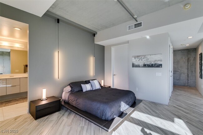 Building Photo - 353 E Bonneville Ave