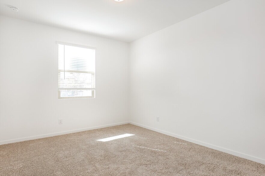 Building Photo - 11014 W Luxton Ln