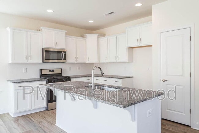 Building Photo - 2001 Seford Dr