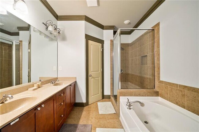 Building Photo - 790 Liberty Commons Dr NW