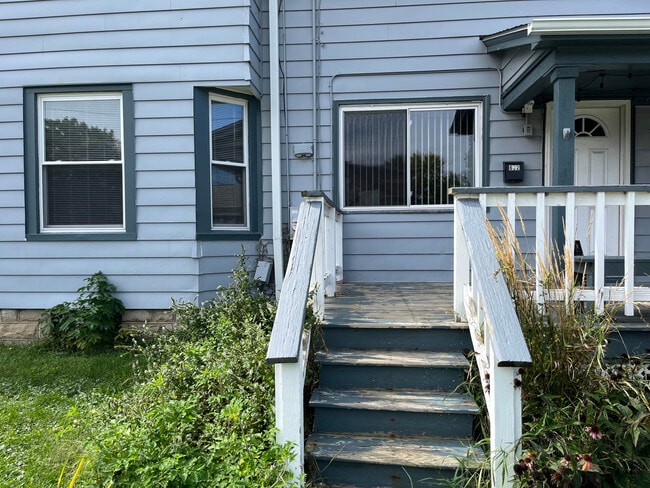 Building Photo - 602 Michigan Ave