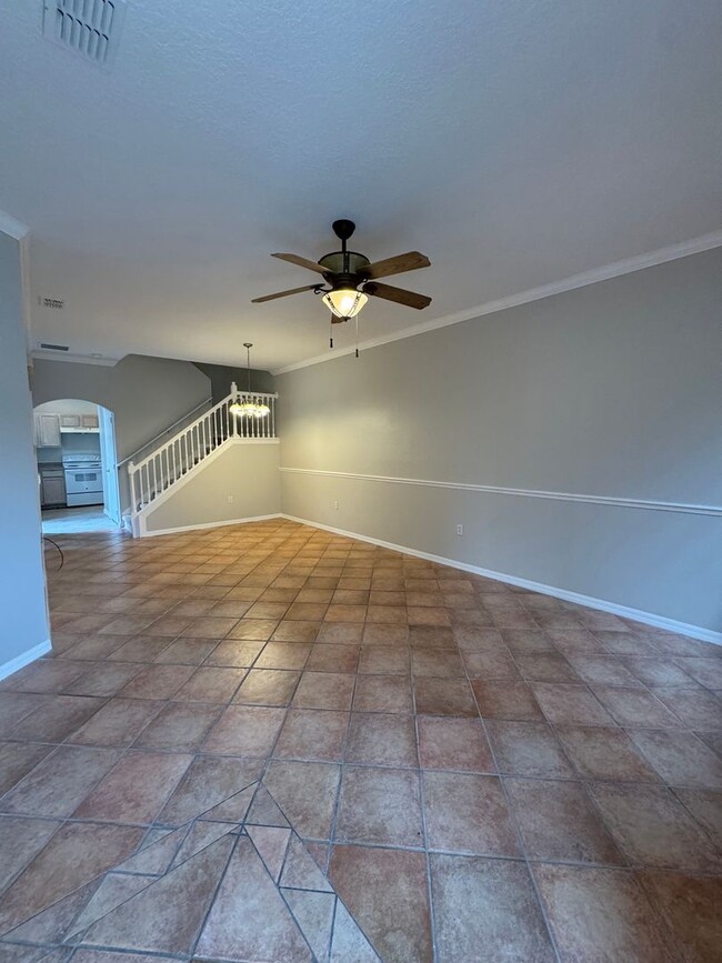 Building Photo - Avalon Park Town Center Townhome: 3 Bedroo...