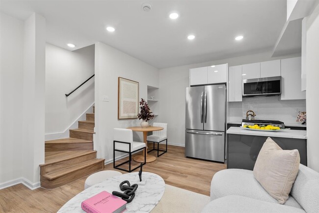 Building Photo - 407 Park Ave