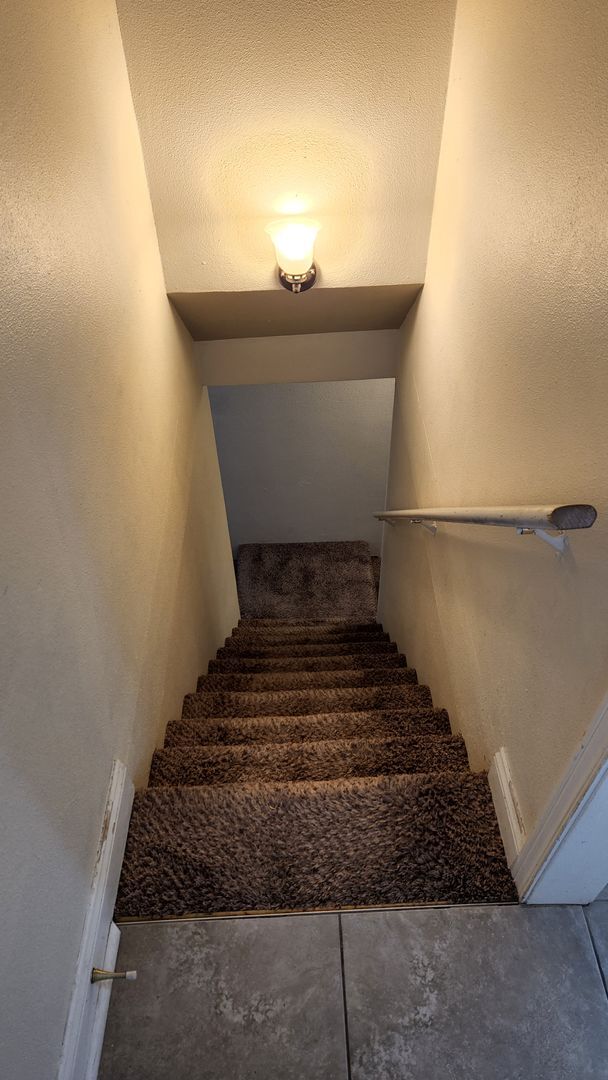 Building Photo - Move in Special! Large Beautiful South Hil...