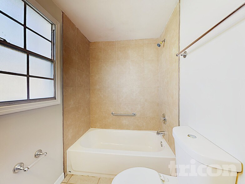 Building Photo - 514 Calhoun Ave