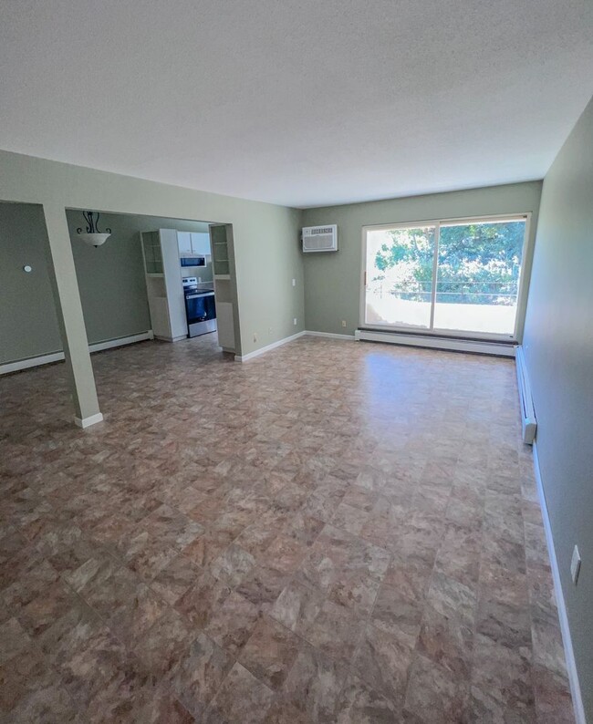 Building Photo - 1 Bedroom, 1 Bathroom Apartment In Desirab...