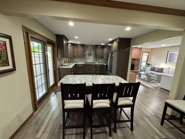 Building Photo - 5855 Thatcher Dr