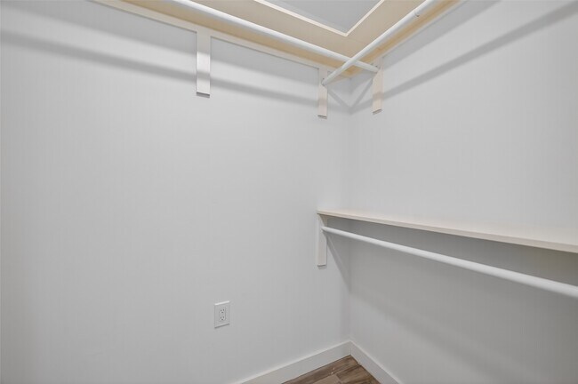 Building Photo - 3333 Calumet St