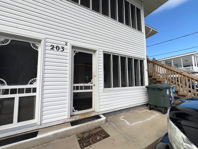 Building Photo - 203 56th Ave N