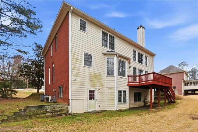 Building Photo - 310 Stoneleigh Dr SW