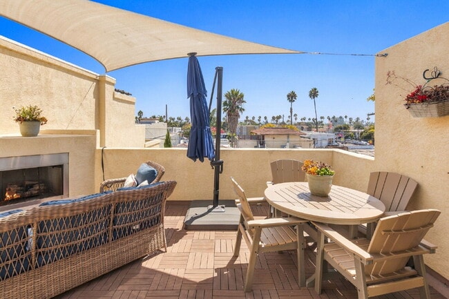 Building Photo - Your Furnished Coastal Escape Awaits!
